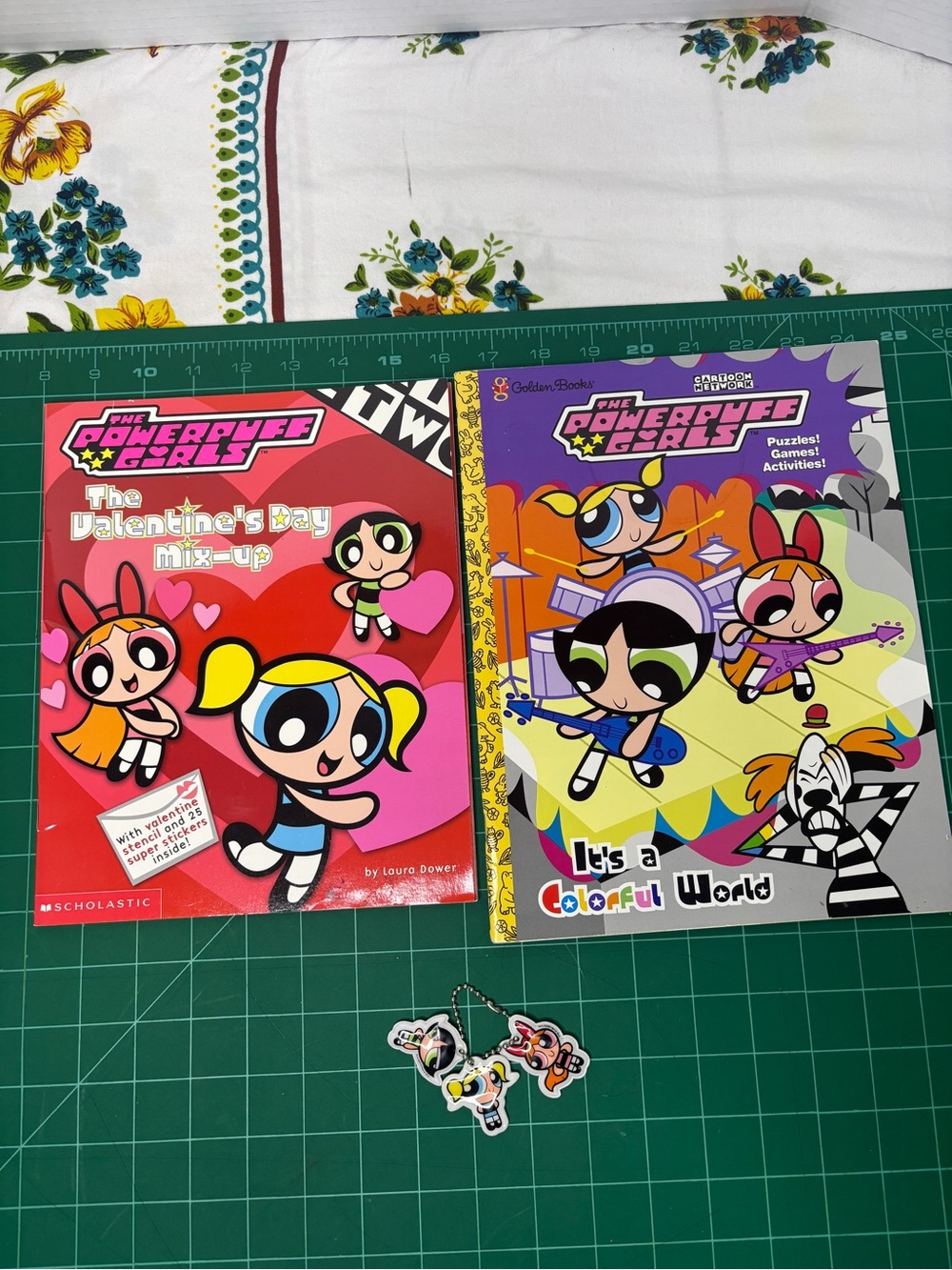 Cartoon Network The Powerpuff Girls Activity Books & Keychain 2000 Warner Bros